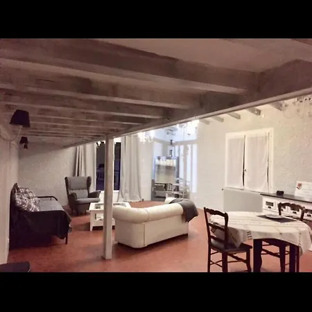 ベッド・アンド・ブレックファスト Au Vieux Logis 63 3*