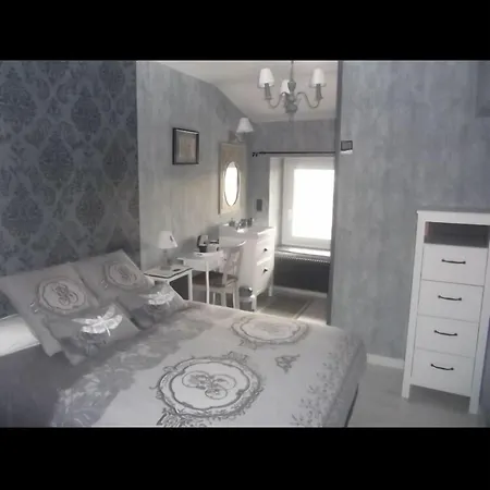 ベッド・アンド・ブレックファスト Au Vieux Logis 63 3*