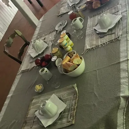 Au Vieux Logis 63 לינה וארוחת בוקר Saint-Rémy-sur-Durolle